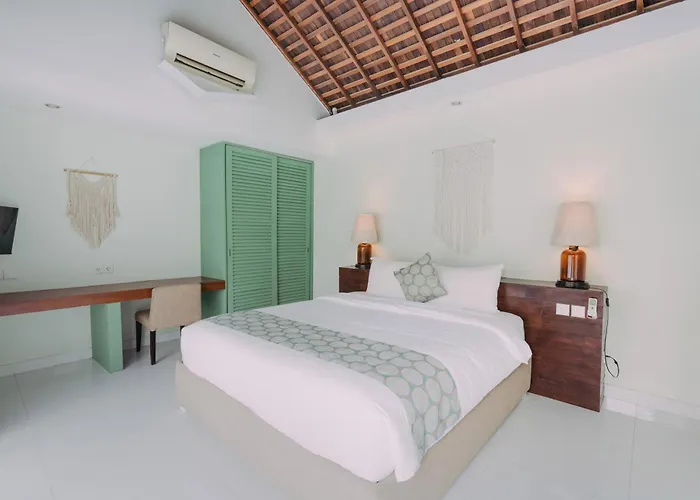 Tan\'S Astana Villa\'S By The Lavana